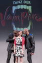 Tanz der Vampire: Mark Seibert, Diana Schnierer, Drew Sarich © VBW/Herwig Prammer
