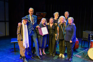 v.l.n.r.: Dolores Schmidinger, Rektor Andreas Mailath-Pokorny, Marianne Mendt, Katharina Straßer, Thomas Rabitsch, Marika Lichter, Dieter Chmelar und Karin Bergmann © Wolfgang Simlinger