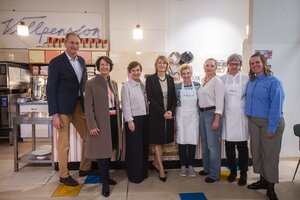 Andreas Mailath-Pokorny, Doris Schmidauer und Elke Büdenbender in der Vollpension in der MUK © HBF/Paul Kulec Gruppenfoto von Andreas Mailath-Pokorny, Doris Schmidauer und Elke Büdenbender in der Vollpension in der MUK, augenommen von HBF/Paul Kulec